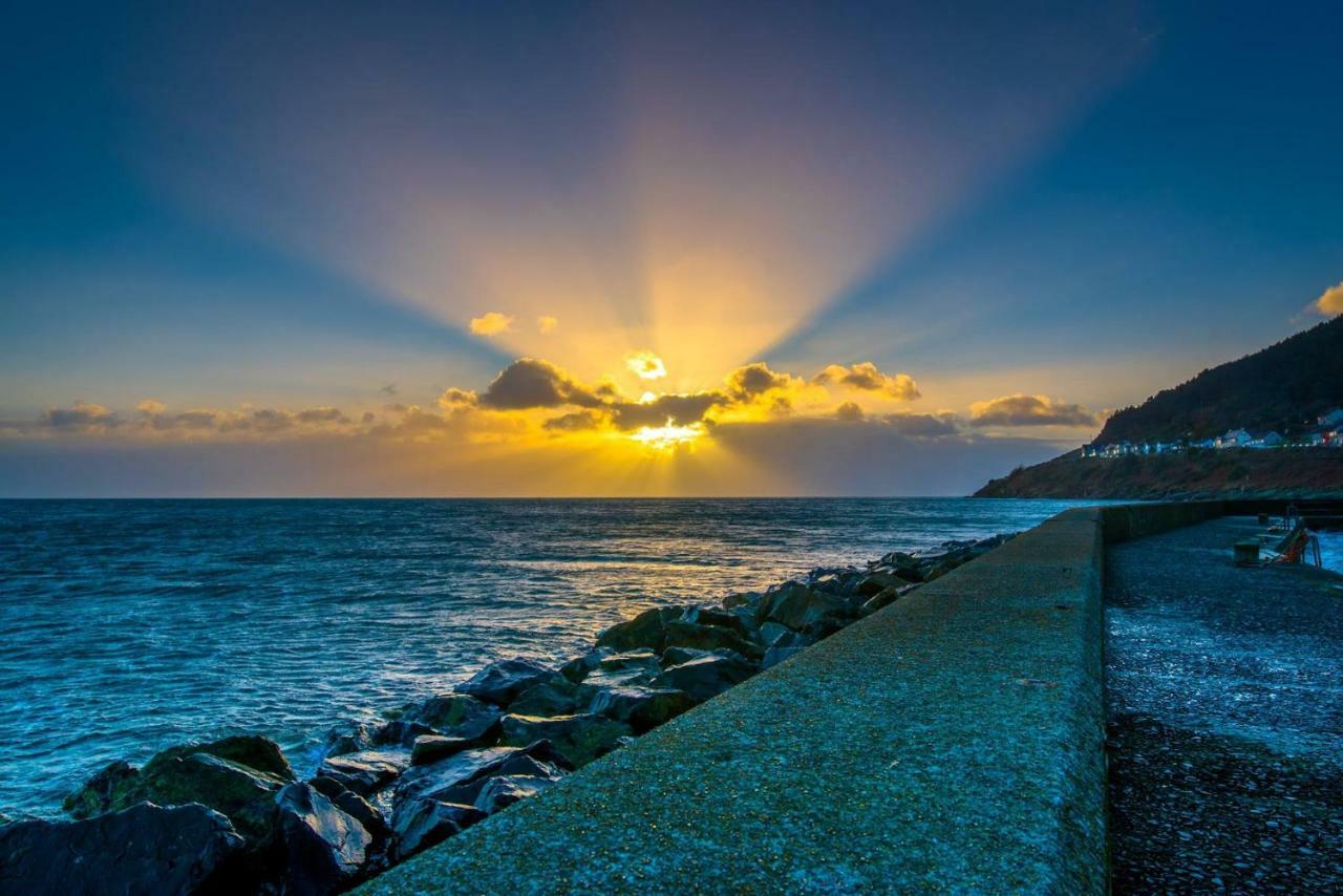 Sea-View Apartment Newcastle  Bagian luar foto