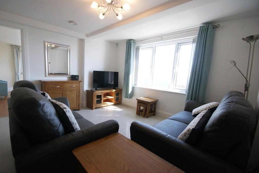 Sea-View Apartment Newcastle  Bagian luar foto