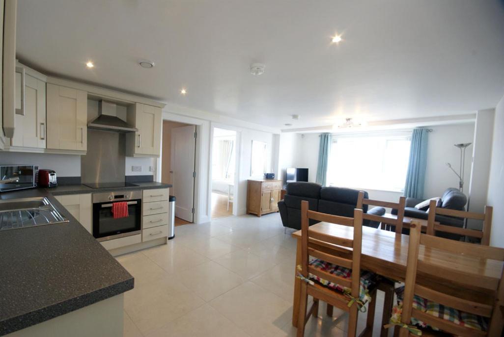 Sea-View Apartment Newcastle  Bagian luar foto