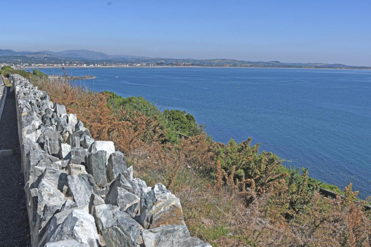 Sea-View Apartment Newcastle  Bagian luar foto